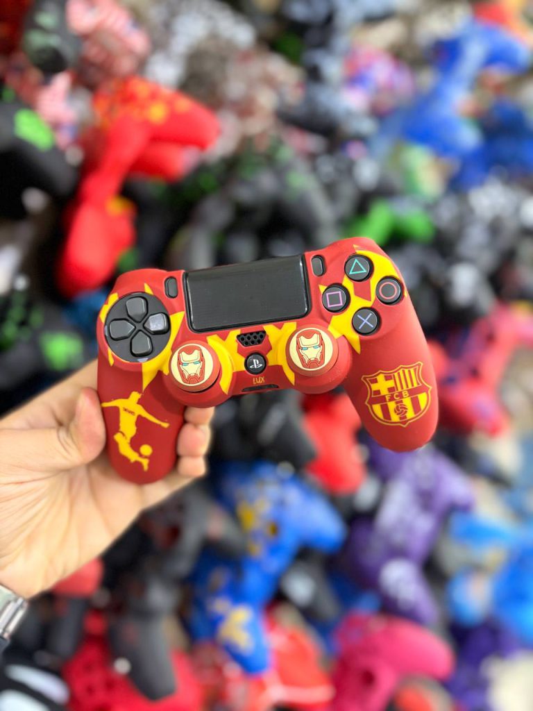 کاور دسته سیلیکونی Ps4 + دو عدد سر آنالوگ برجسته (اسپرت 5 )
