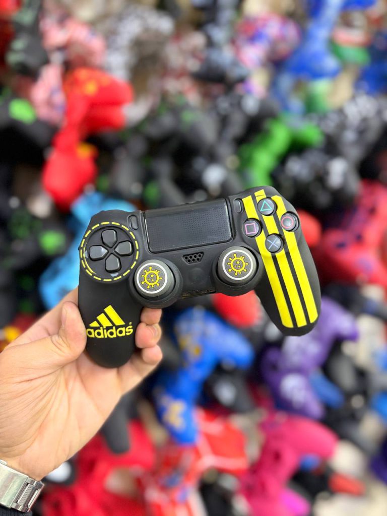 کاور دسته سیلیکونی Ps4 + دو عدد سر آنالوگ برجسته ( اسپرت A )