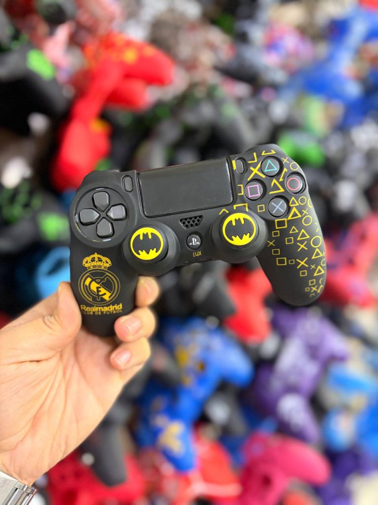 کاور دسته سیلیکونی Ps4 + دو عدد سر آنالوگ برجسته (اسپرت 4 )