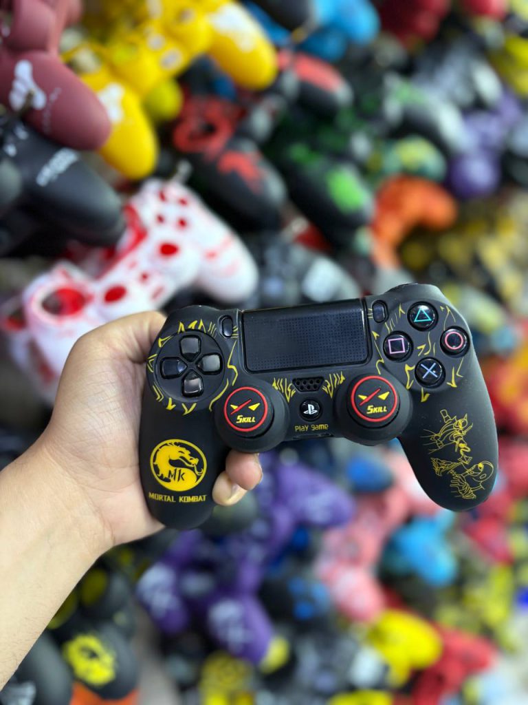 کاور دسته سیلیکونی Ps4 + دو عدد سر آنالوگ برجسته mortal Kombat