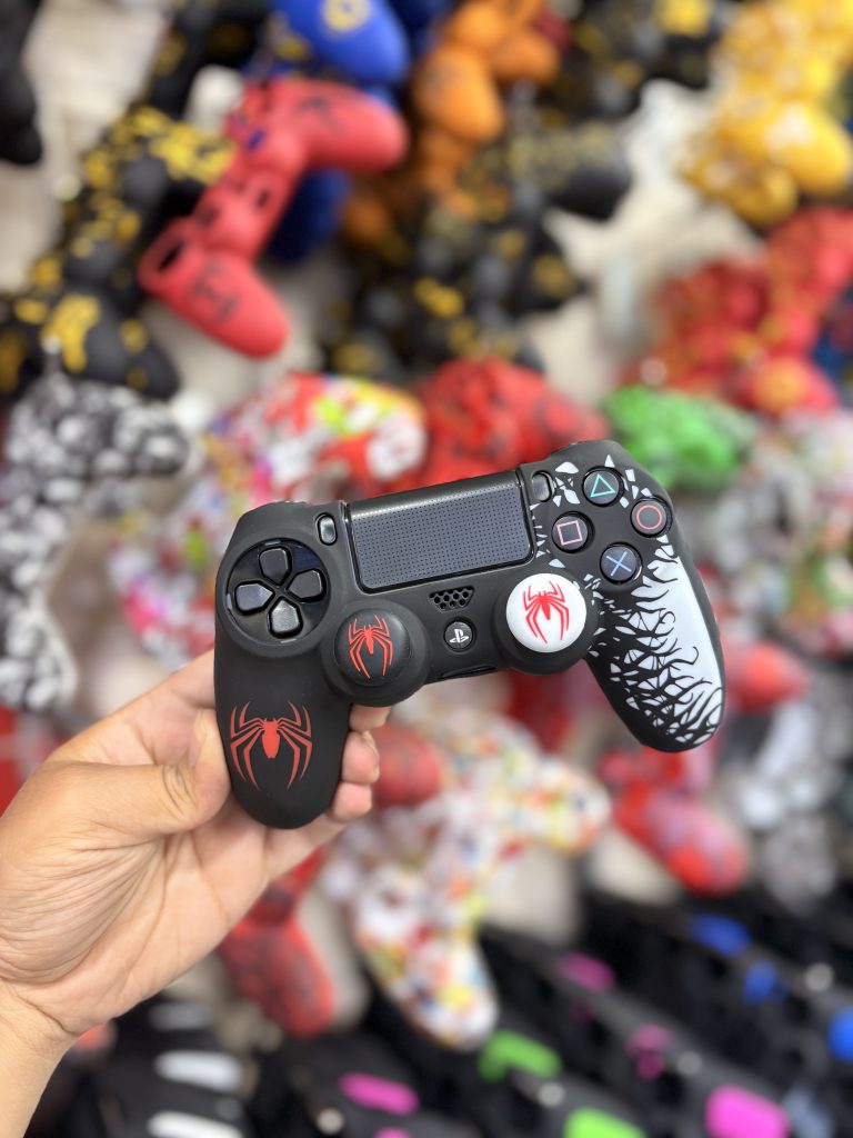کاور دسته سیلیکونی Ps4 + دو عدد سر آنالوگ برجسته spiderman twin