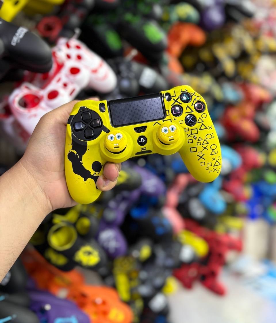 کاور دسته سیلیکونی PS4 با دو عدد سر آنالوگ برجسته