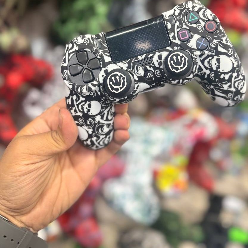 کاور دسته سیلیکونی PS4 با دو عدد سر آنالوگ برجسته اسکال وایت ۲