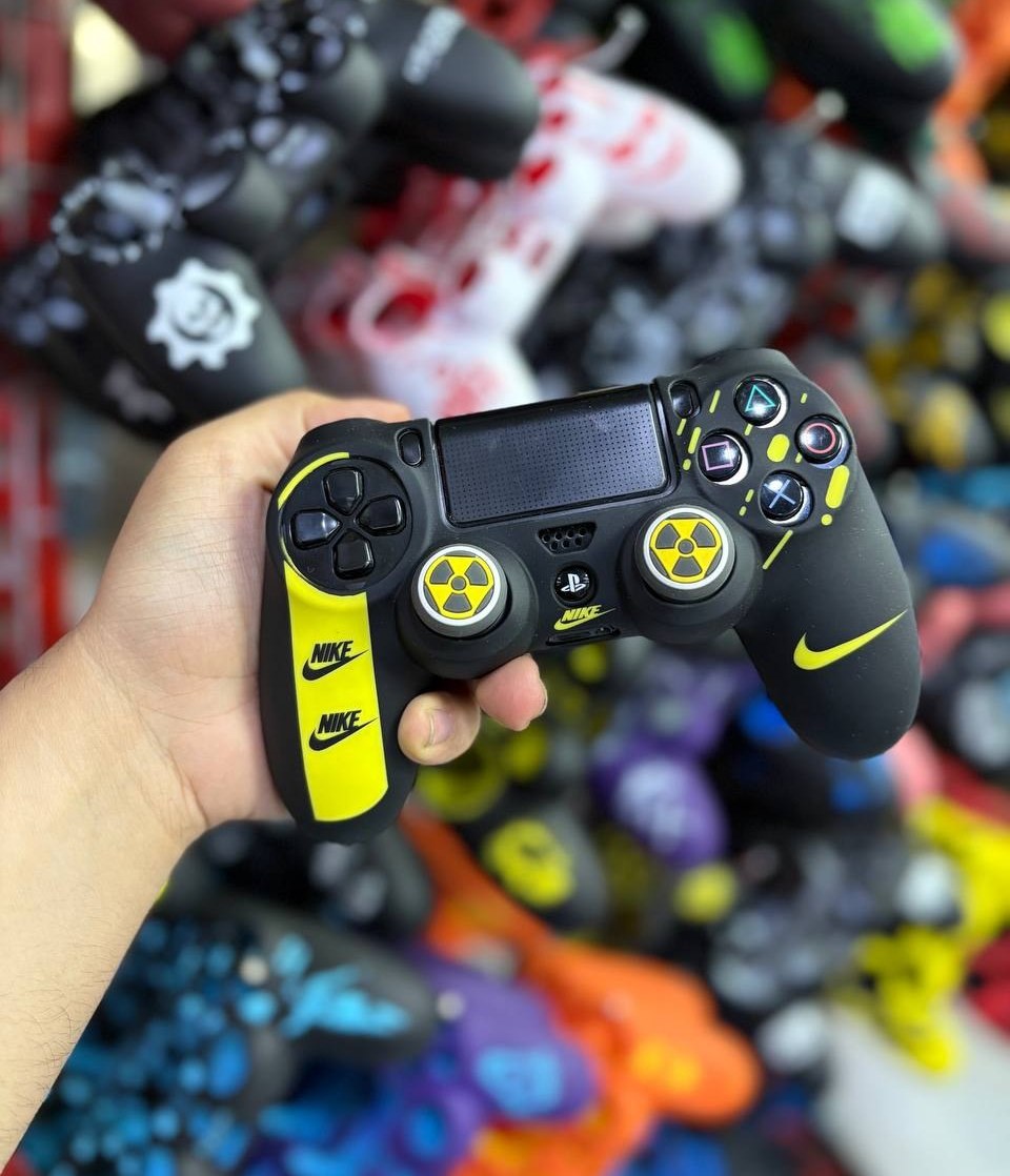 کاور دسته سیلیکونی PS4 با دو عدد سر آنالوگ برجسته نایکی