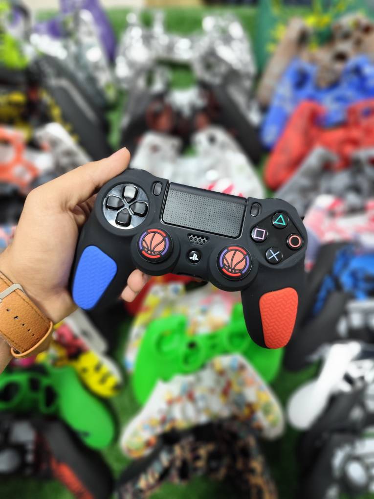 کاور دسته سیلیکونی PS4 با دو عدد سر آنالوگ برجسته کد 904