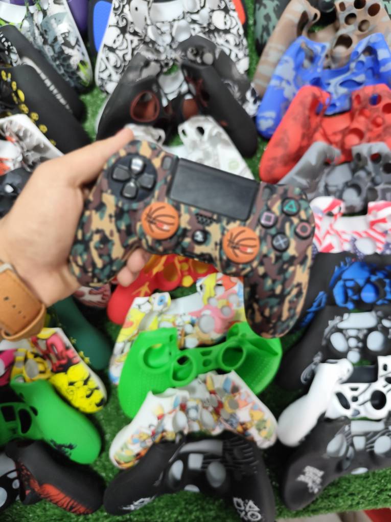 کاور دسته سیلیکونی PS4 با دو عدد سر آنالوگ برجسته کد 912